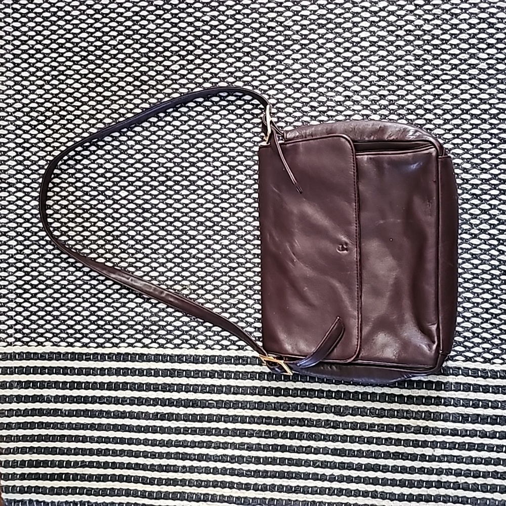 Vintage Etienne Aigner leather handbag, shoulder bag.